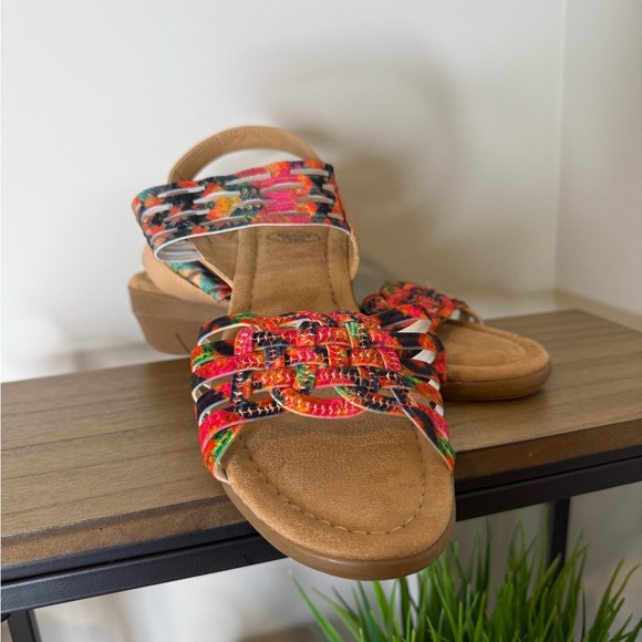 NWOT Women's Geneshia Wedge Sandals - Picture 2 of 8